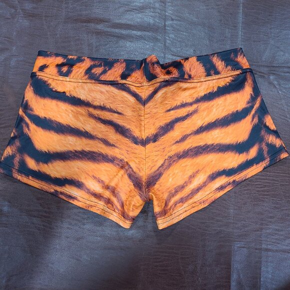 Blackmilk Tiger Bummer Booty Shorts XL - Picture 2 of 5